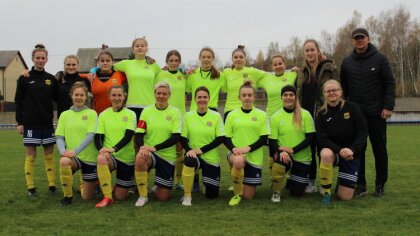 Ostrów Mazowiecka - Jak zamienić piłkę nożną w hokej na lodzie? A będąc bardziej