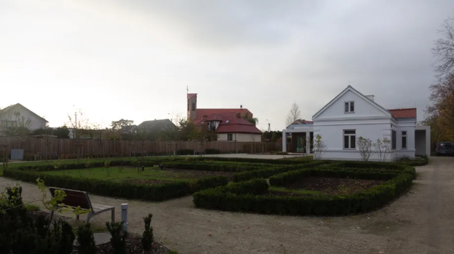 Niedziela będzie pogodna na Podkarpaciu. Na pozostałym obszarze pojawią się przelotne opady deszczu (2-7 mm). Na Wybrzeżu po południu możliw