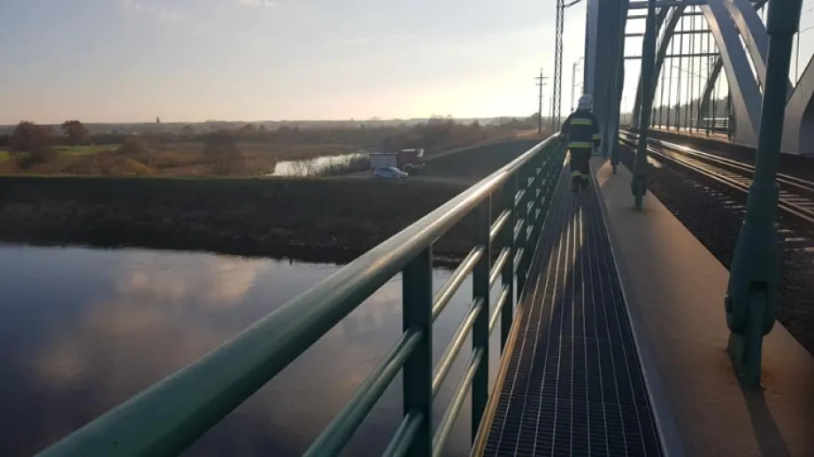 Policjanci z Małkini Górnej otrzymali zgłoszenie, wedle którego miałoby dojść do próby samobójczej. Miejscem, które podała osoba zgłasz