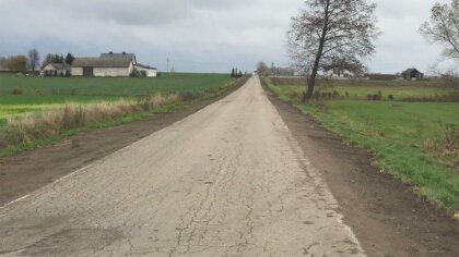 Ostrów Mazowiecka - Na terenie gminy Andrzejewo wykonano ścinkę poboczy dróg gmi