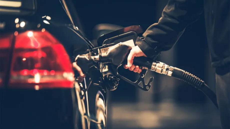 Nie przepłacaj za paliwo. Tankując do pełna, dzięki naszemu zestawieniu, możesz zaoszczędzić nawet kilkanaście złotych. Sprawdź aktualne 