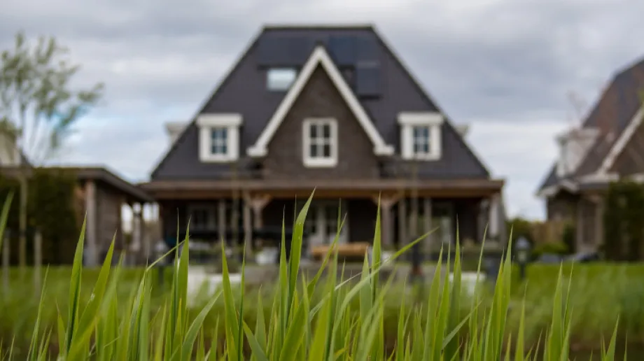Czy to możliwe, żeby oszczędzić na budowie własnego domu? Dla nikogo nie jest przecież tajemnicą, że tego typu przedsięwzięcie niesie ze 