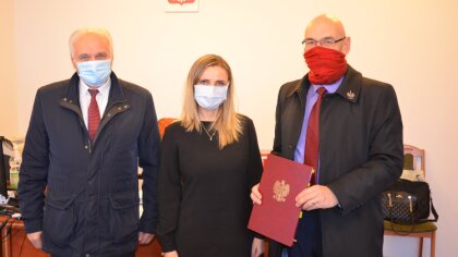 Ostrów Mazowiecka - W poniedziałek 7 grudnia władze powiatu ostrowskiego zawarły