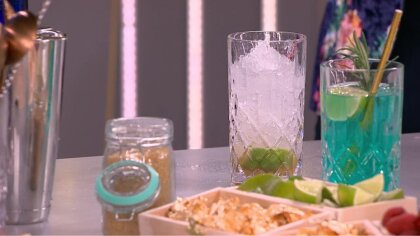 Ostrów Mazowiecka - Mistrz barmański Krzysztof Drabik pokazał jak w domu przygot