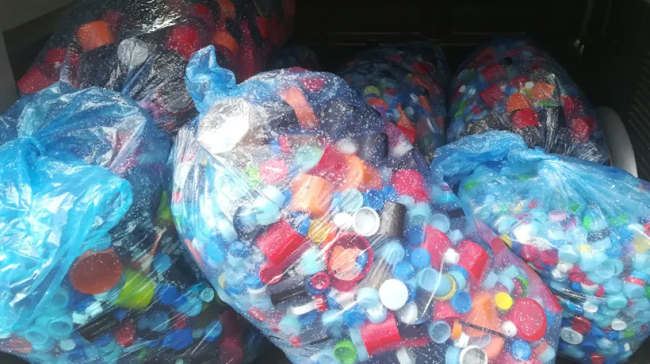 Ostrowska policja wsparła zbiórkę na leczenie wrodzonych wad rozwojowych przegród serca półrocznego Kacpra. Każda wpłata zbliża chłopca o