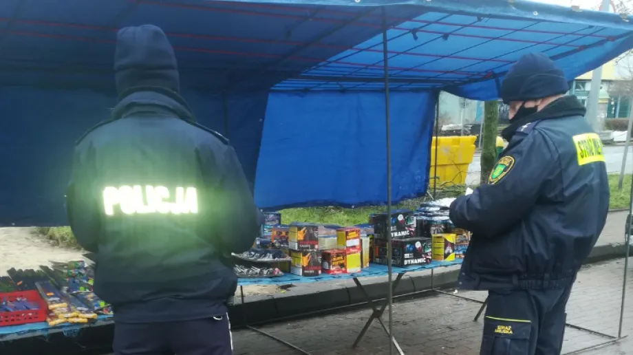 Ostrowscy dzielnicowi co roku prowadzą działania, podczas których sprawdzają punkty gdzie sprzedawane są wyroby pirotechniczne. Jednocześnie 