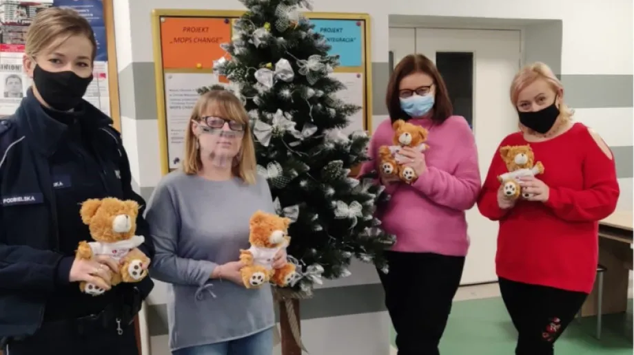 Ostrowska policja wzięła udział w akcji na rzecz dzieci, w których domach występuje problem domowej przemocy. Solidarność policjantów poleg