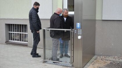 Ostrów Mazowiecka - W budynku Powiatowego Zarządu Dróg oraz Wydziału Komunikacji