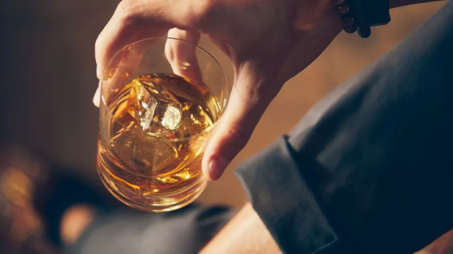 Ostrowscy policjanci zatrzymali nieodpowiedzialnego młodego mężczyznę, który po wypiciu alkoholu postanowił kierować autem. Za swoje zachowa