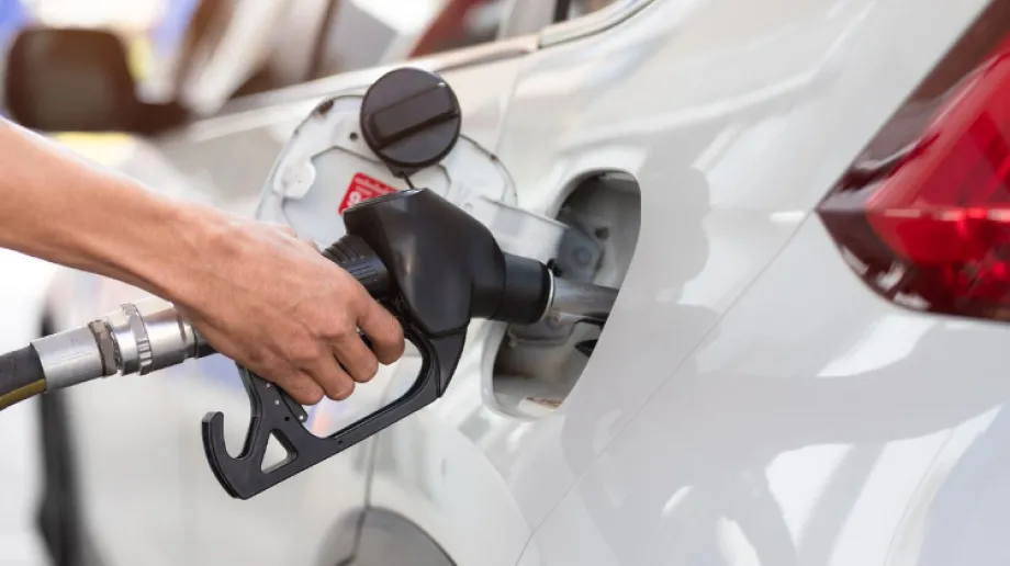 Nie przepłacaj za paliwo. Tankując do pełna, dzięki naszemu zestawieniu, możesz zaoszczędzić nawet kilkanaście złotych. Sprawdź aktualne 