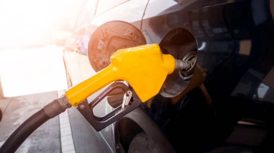 Nie przepłacaj za paliwo. Tankując do pełna, dzięki naszemu zestawieniu, możesz zaoszczędzić nawet kilkanaście złotych. Sprawdź aktualne 