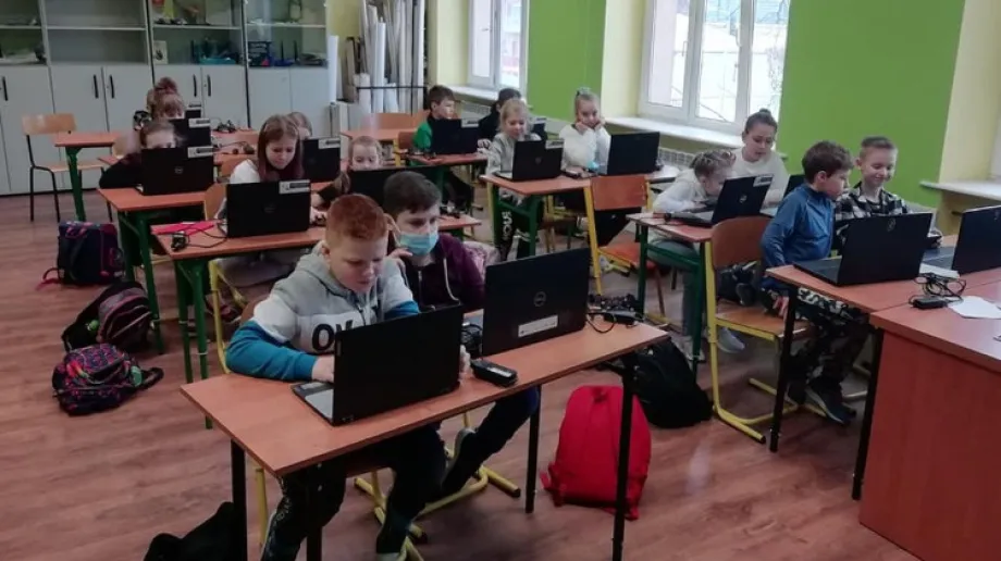 Fot. Szkoła Podstawowa nr 2 im. Papieża Jana Pawła II w Ostrowi Mazowieckiej