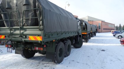 Ostrów Mazowiecka - Żołnierze Wojsk Obrony Terytorialnej dostarczyli 5 ton produ