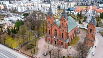 Ostrów Mazowiecka - W Wielką Sobotę przed Wielkanocą katoliccy wierni odwiedzają