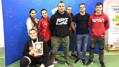 Ostrów Mazowiecka - Dwóch zawodników UOLKA Ostrów Mazowiecka walczyło na pomości