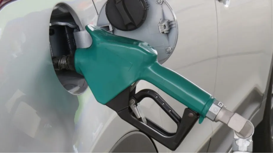 Nie przepłacaj za paliwo. Tankując do pełna, dzięki naszemu zestawieniu, możesz zaoszczędzić nawet kilkanaście złotych. Sprawdź aktualne 