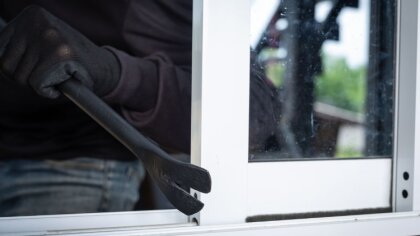 Ostrów Mazowiecka - Ostrowska policja udziela rad i wskazówek na temat odpowiedn