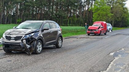 Ostrów Mazowiecka - Trzy samochody osobowe zderzyły się na drodze Ostrołęka - Os