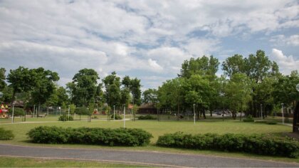 Ostrów Mazowiecka - Zachmurzenie umiarkowane okresami wzrastające do dużego, lok