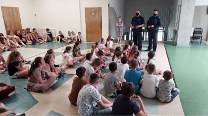 Ostrów Mazowiecka - Ostrowscy, nurscy i małkińscy policjanci prowadzą spotkania 