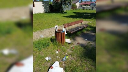 Ostrów Mazowiecka - Wyrzucone na ziemię między innymi plastikowe butelki czy kar