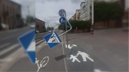 Ostrów Mazowiecka - Zdjęcia zniszczonego znaku drogowego przy ulicy Duboisa w Os