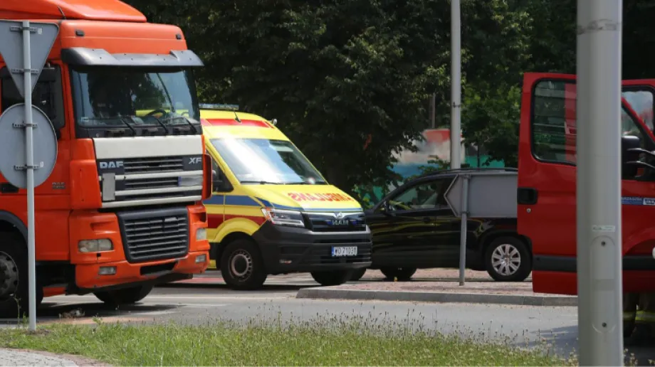 Do zdarzenia drogowego z udziałem kierującego samochodem ciężarowym i pieszej doszło na rondzie im. W. Pileckiego w Ostrowi Mazowieckiej.
[fo