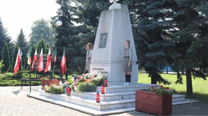 Ostrów Mazowiecka - Piknikowi w Małkini Górnej towarzyszyła uroczystość złożenia