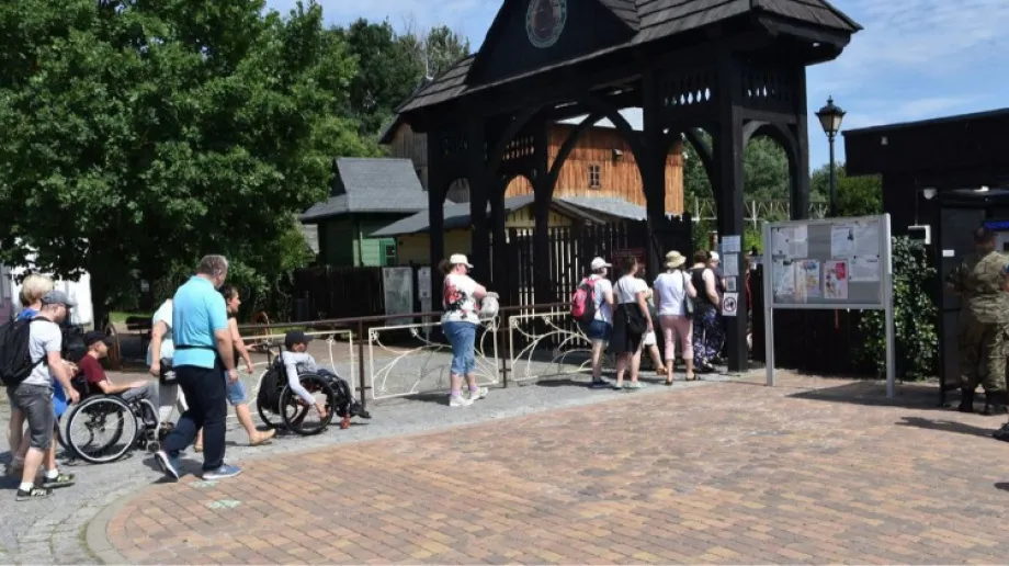 Uczestnicy Środowiskowego Domu Samopomocy z Ostrowi Mazowieckiej wzięli udział w wycieczce do Tomaszowa Mazowieckiego.
[foto]28690[/foto]
Zebr