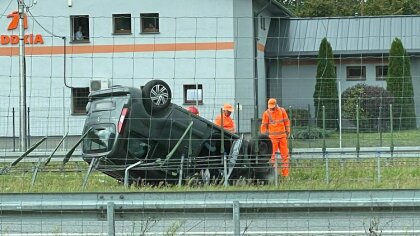 Ostrów Mazowiecka - Do dachowania samochodu osobowego doszło na trasie S8 w miej