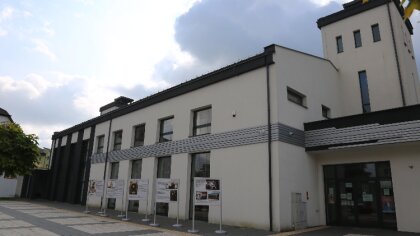 Ostrów Mazowiecka - Wystawa przed budynkiem Starej Elektrowni ma upamiętniać pos