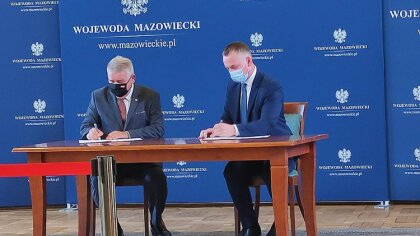 Ostrów Mazowiecka - Wójt Gminy Nur Rafał Kruszewski podpisał umowę z przedstawic