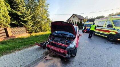 Ostrów Mazowiecka - Dwie osoby trafiły do szpitala na skutek zderzenia dwóch sam