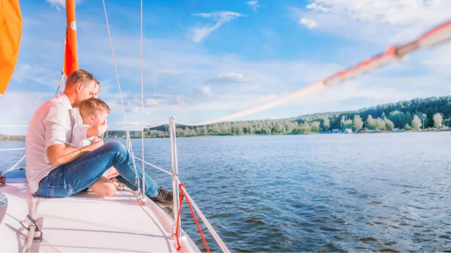 Czarter jachtów to unikalna forma spędzania wakacji, która cieszy się coraz większą popularnością. Zobacz co sprawia, że co roku tak wielu