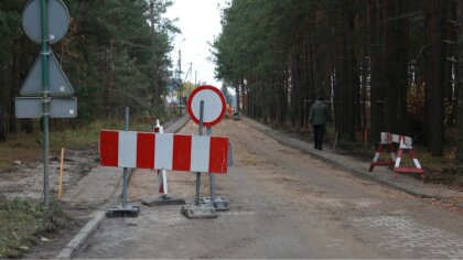 Ostrów Mazowiecka - Na ulicy Wołodyjowskiego możemy dostrzec sprzęt oraz trwając