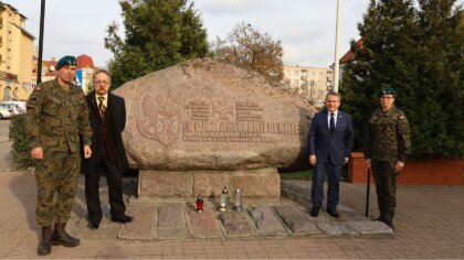 Ostrów Mazowiecka - Dowódca 18 Pułku Artylerii w Nowej Dębie spotkał się z Burmi