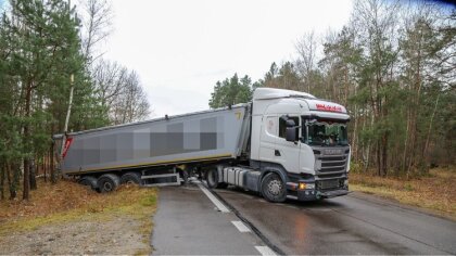 Ostrów Mazowiecka - Do zdarzenia doszło na drodze Czarnowiec-Borawe, gdzie polic