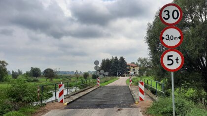 Ostrów Mazowiecka - Wójt Gminy Andrzejewo Beata Ponichtera podpisała umowę na re
