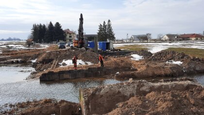 Ostrów Mazowiecka - Rozpoczęły się prace przy budowie mostu w miejscowości Kules