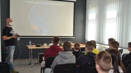 Ostrów Mazowiecka - Bibliotekę Publiczną Gminy Zaręby Kościelne odwiedził wyjątk