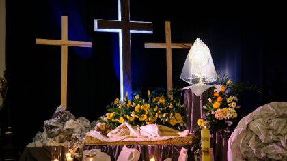 Ostrów Mazowiecka - Nawiedzanie Grobów Pańskich podczas Triduum Paschalnego to j