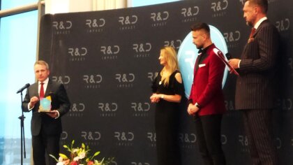 Ostrów Mazowiecka - Burmistrz Miasta Ostrów Mazowiecka Jerzy Bauer odebrał nagro