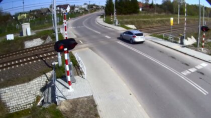 Ostrów Mazowiecka - Kolejne niebezpieczne zachowania kierowców na przejeździe ko