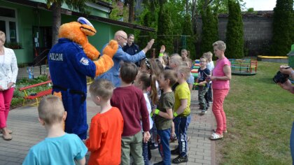 Ostrów Mazowiecka - Policjanci razem z przedstawicielami samorządów odwiedzili p