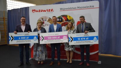 Ostrów Mazowiecka - Wójt Gminy Ostrów Mazowiecka wraz ze Skarbnikiem Gminy podpi