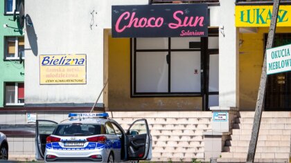 Ostrów Mazowiecka - W centrum Ostrowi Mazowieckiej przed jednym z salonów gier z