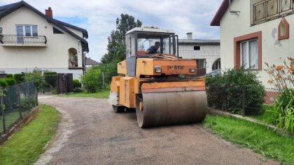 Ostrów Mazowiecka - Gmina Andrzejewo wykonała nową nawierzchnię na drogach gminn