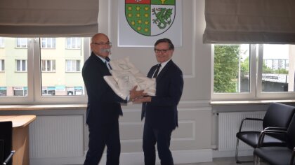 Ostrów Mazowiecka - Pamiątki dla noworodków w postaci kocyków z napisem 