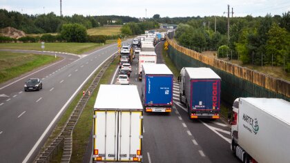 Ostrów Mazowiecka - Na trasie S8 w kierunku Białegostoku ogromny korek a na ostr