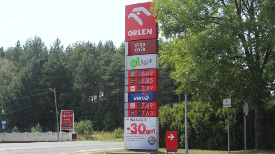 Nie przepłacaj za paliwo. Tankując do pełna, dzięki naszemu zestawieniu, możesz zaoszczędzić nawet kilkanaście złotych. Sprawdź aktualne